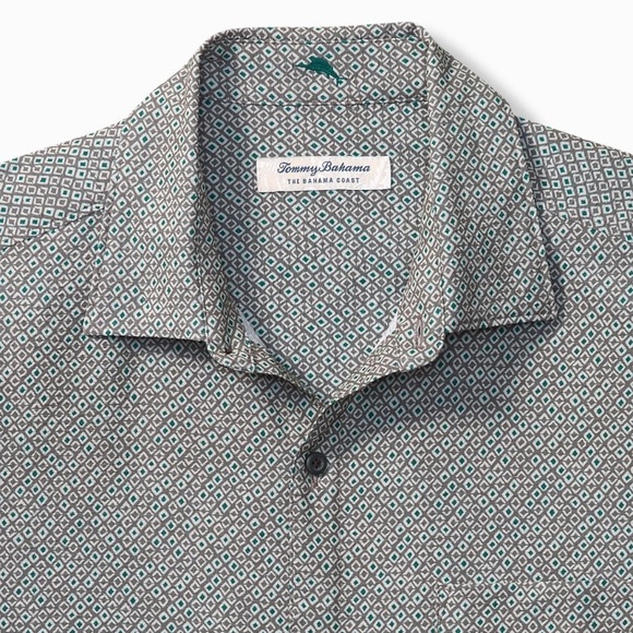 Tommy Bahama Men's Bahama Coast Paquito Geo IslandZone® Short-Sleeve Shirt EUC - Picture 2 of 6